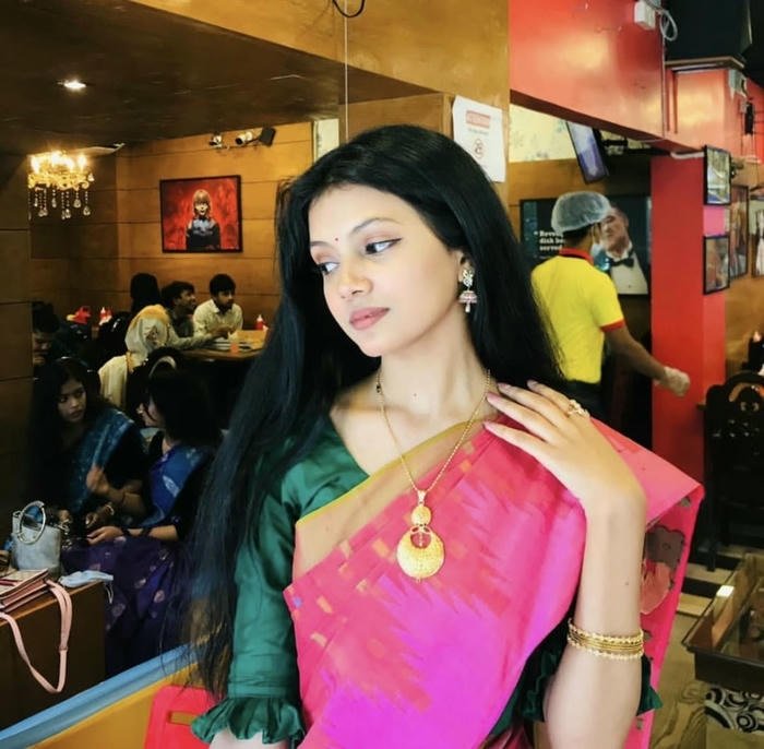 lovely marathi girls dp soft portrait