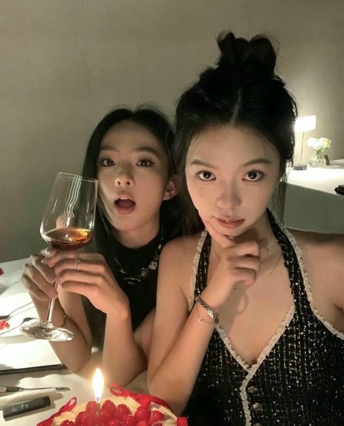 lovely mood shown in happy girl dp