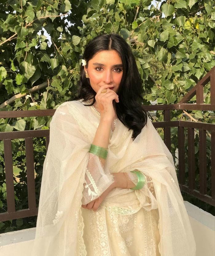 lovely punjabi girls dp soft portrait