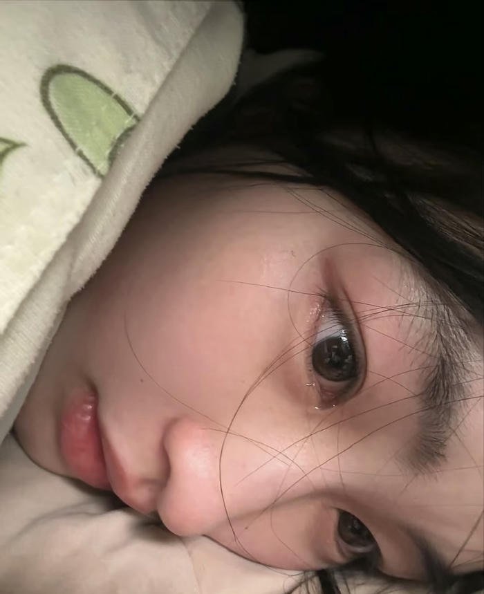 low-light tone for girls sad dp