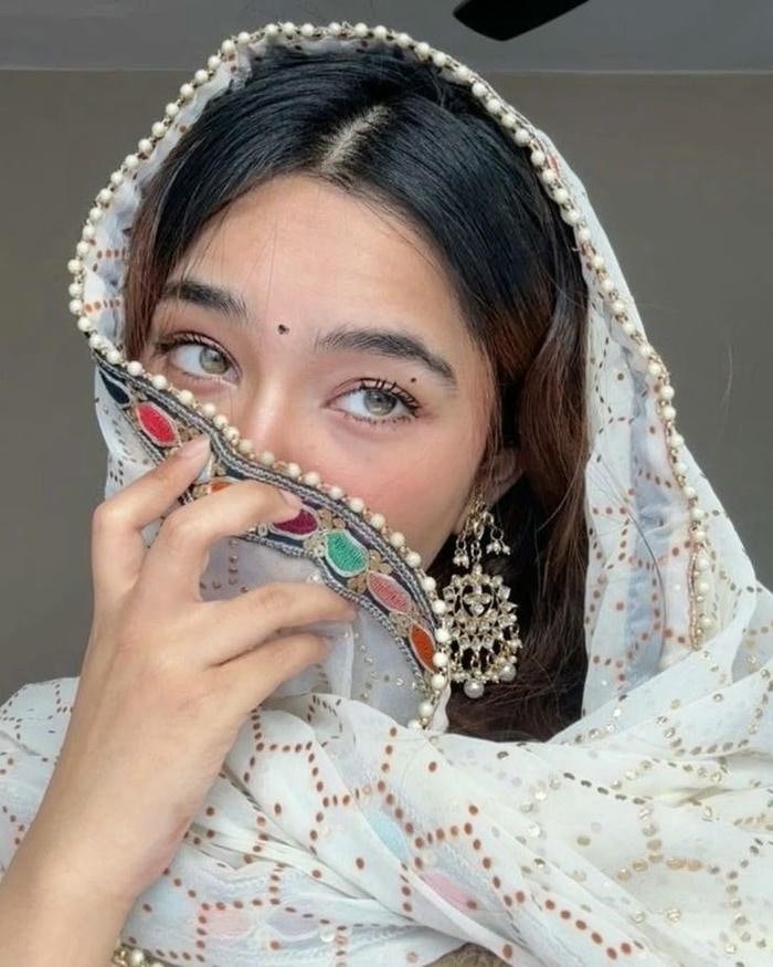 minimal indian girl dp aesthetic style