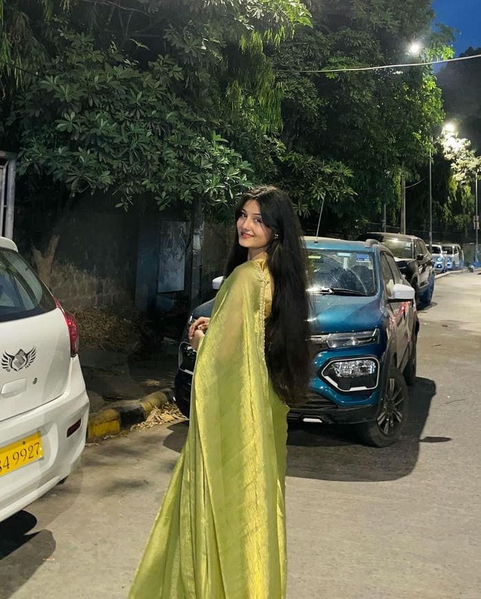 minimal marathi girls dp aesthetic style