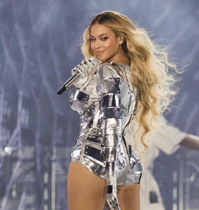 modern naughty girl dp stylish beauty