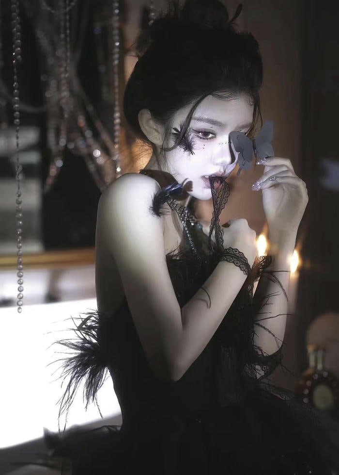 moody female black dp