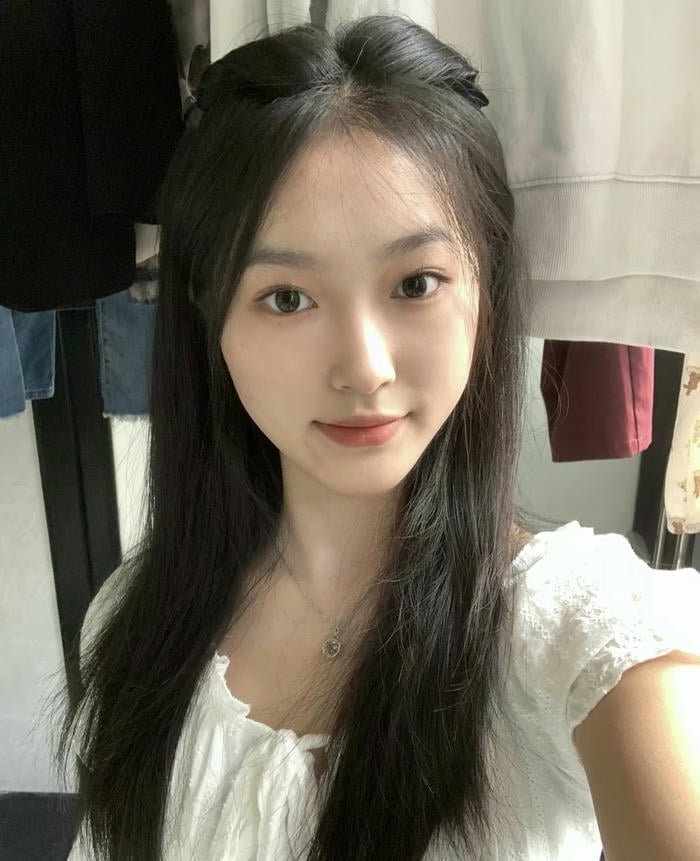 natural light girl pfp