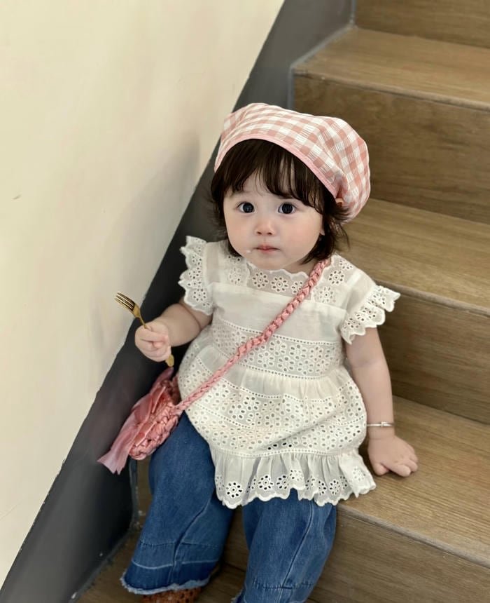 playful mood for stylish cute baby girl dp
