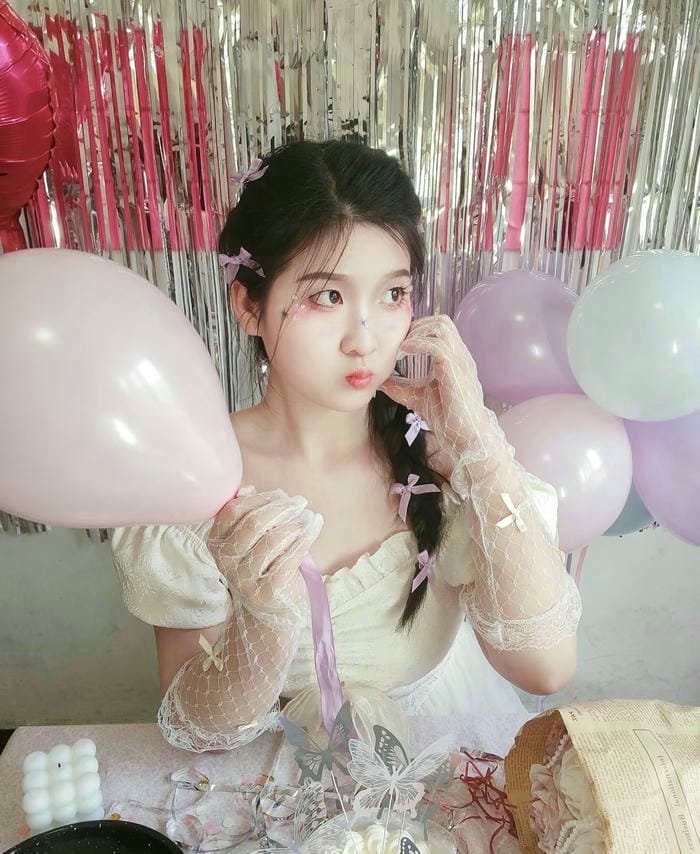 playful vibe from happy girl dp