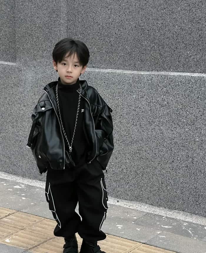 pose baby boy stylish