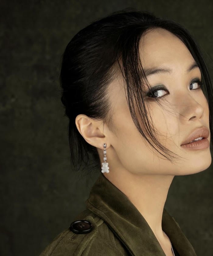 pretty girl dp with dangling earrings