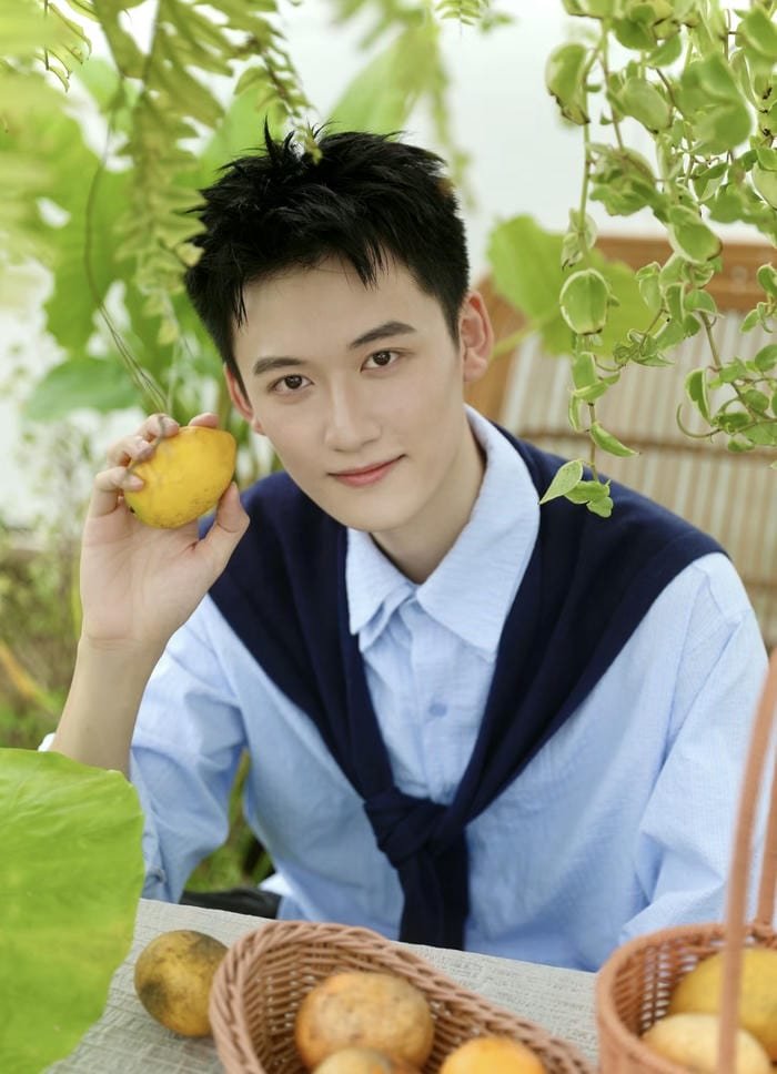 profile pose hd silent boy