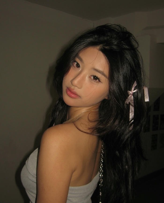 quirky naughty girl dp cute vibe