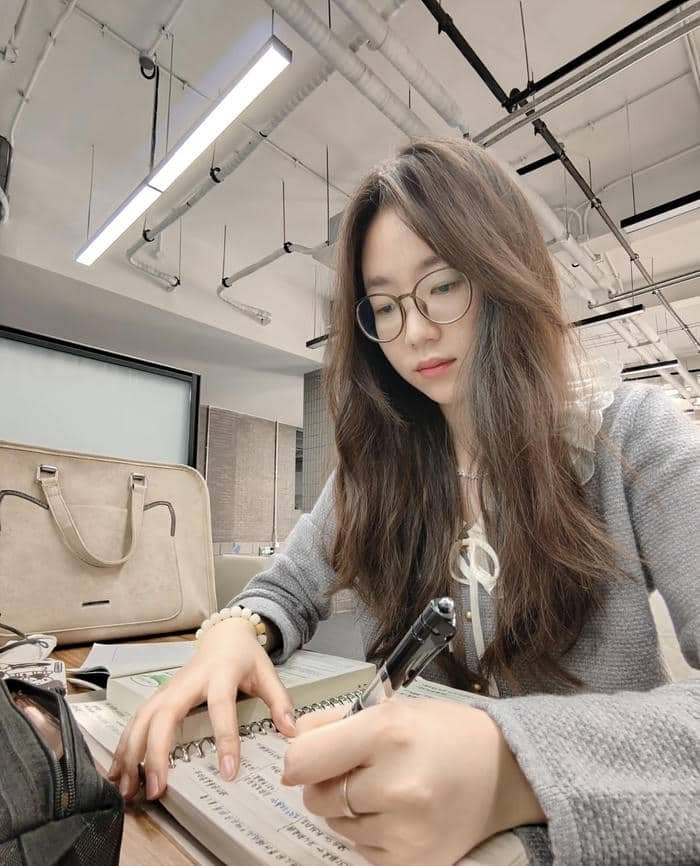 reading energy for study girl dp