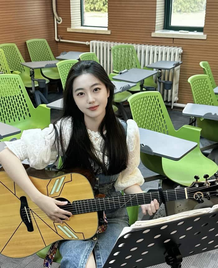 relaxed pose in guitar girl dp