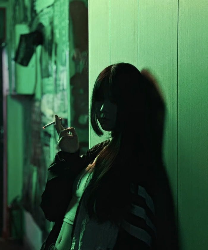 relaxed pose in smoking girl dp