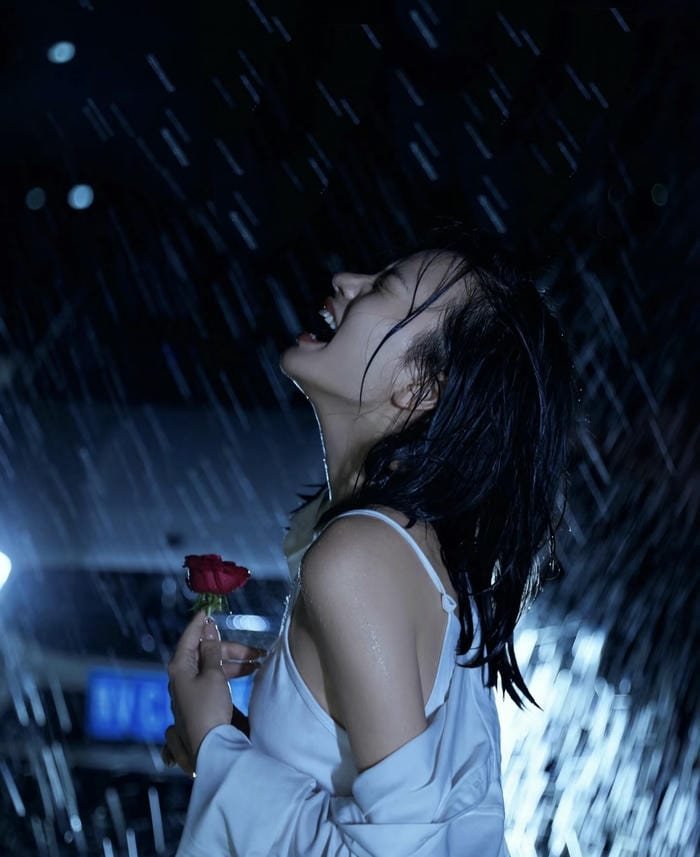 sad expression in girls sad dp