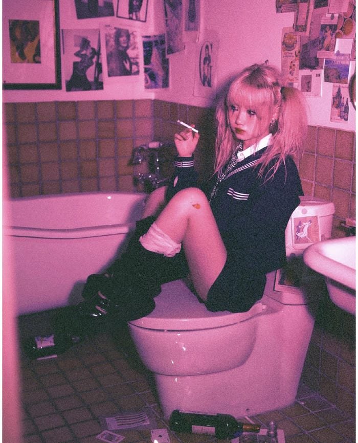 sassy naughty girl dp stylish vibe