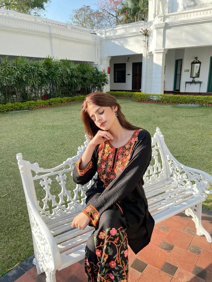 serene kashmiri girls dp peaceful portrait