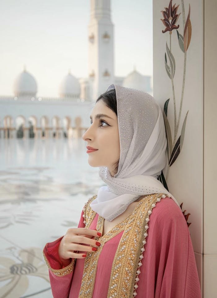 serene prayer pose in ramadan dp for girls