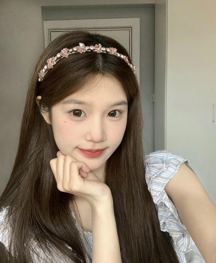 sharp expression girl dp