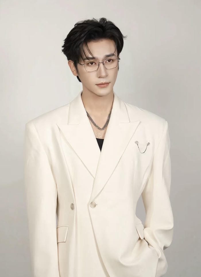 silent boy minimalist dp