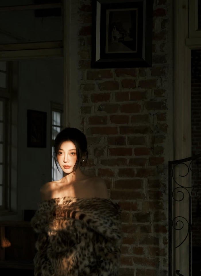 silent silhouette in shadow girl dp