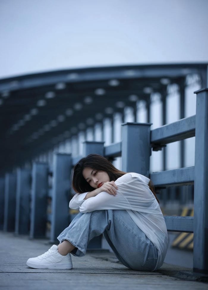 silent tears in girls sad dp