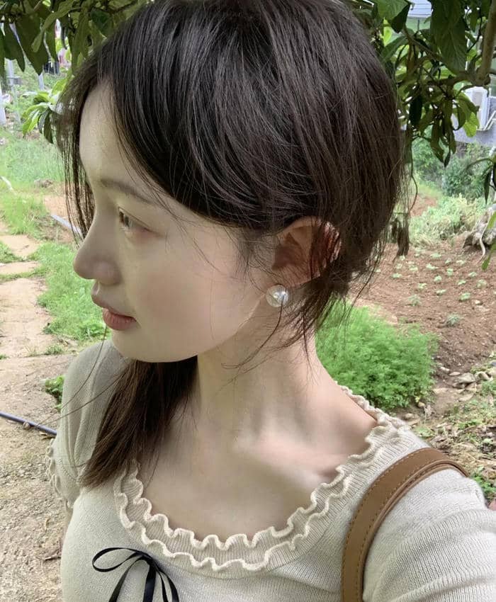 simple and elegant earrings dp