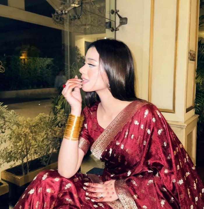 simple indian girl dp clean look