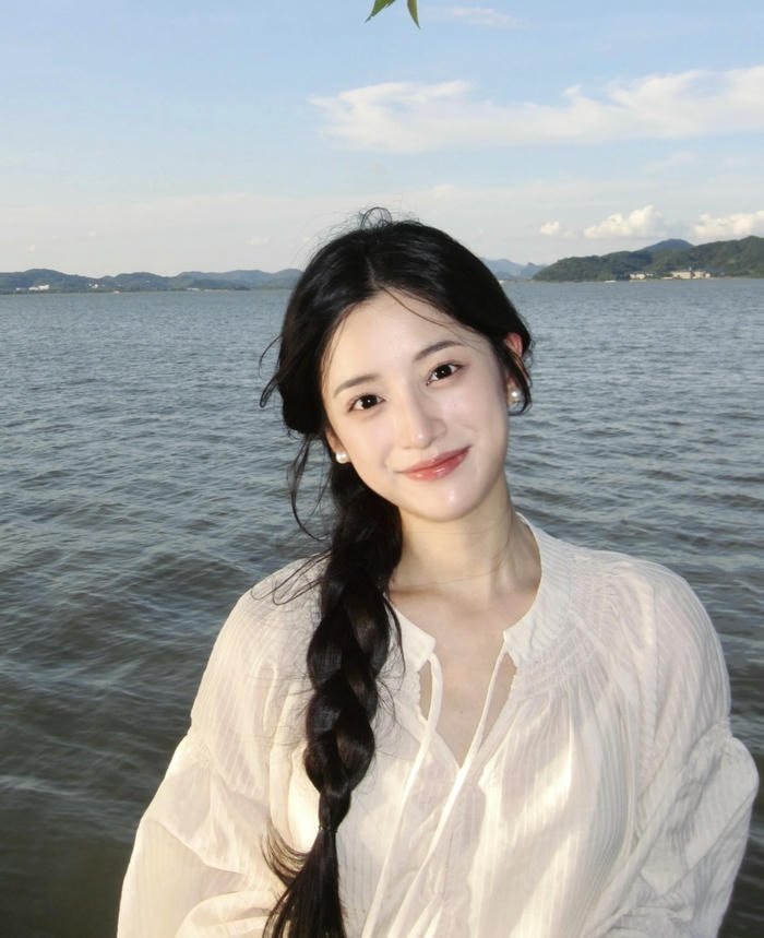 simple profile dp for girl clean