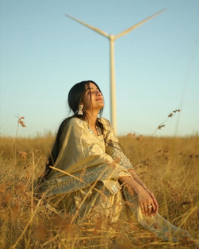 simple punjabi girls dp clean image