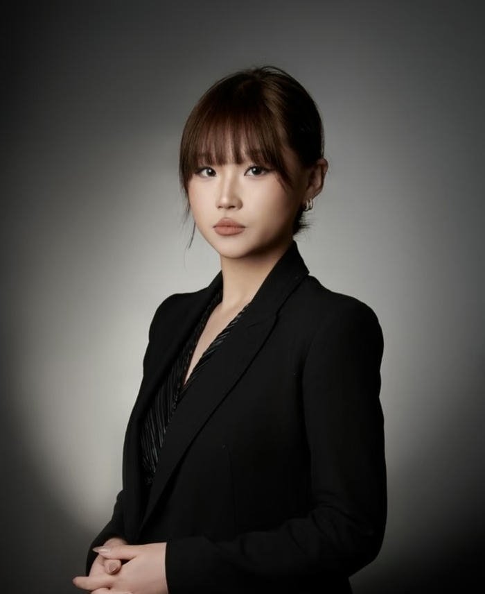 simple smile profile dp for girl