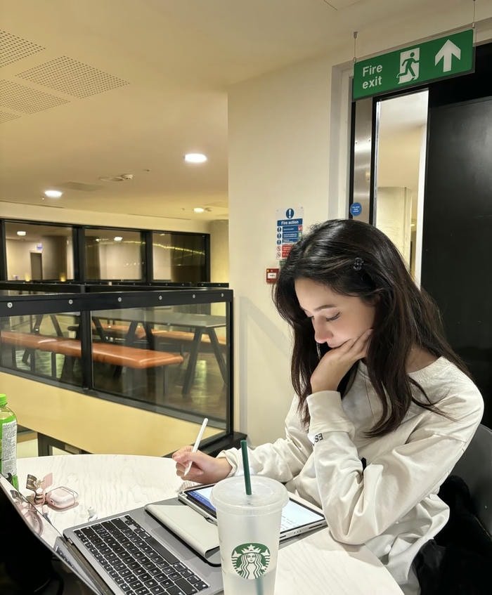 smart mood in study girl dp