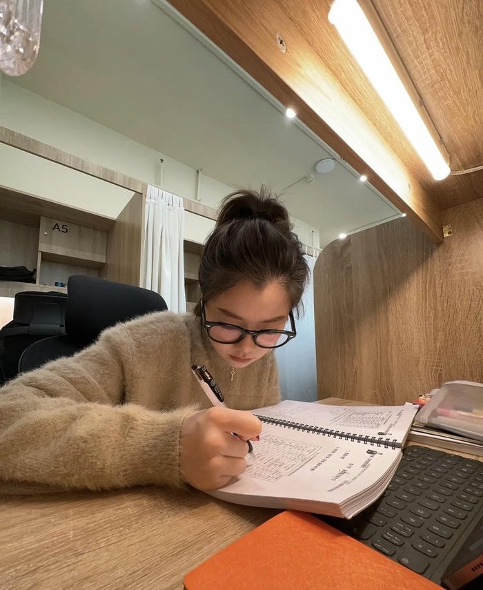 smart student look for study girl dp