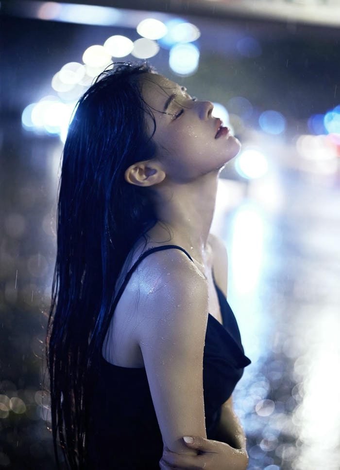 soft crying in girls sad dp