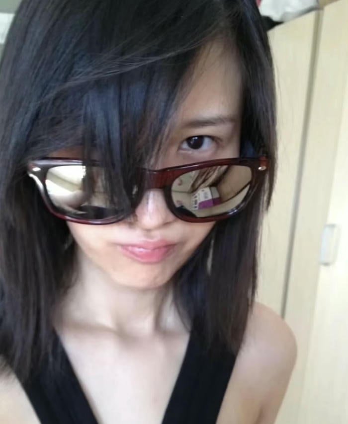 soft elegance in smart girl dp