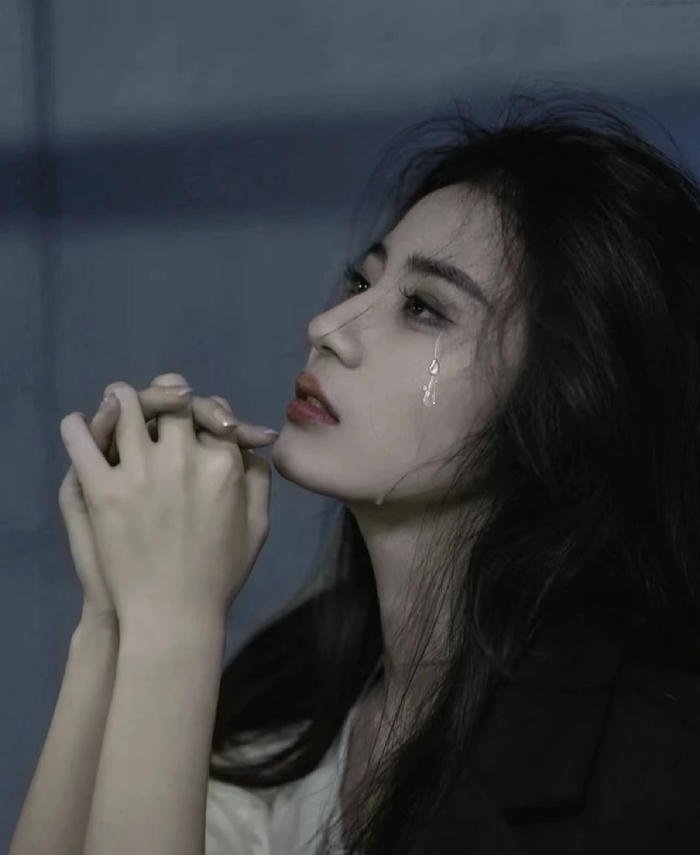 soft gloom in girls sad dp