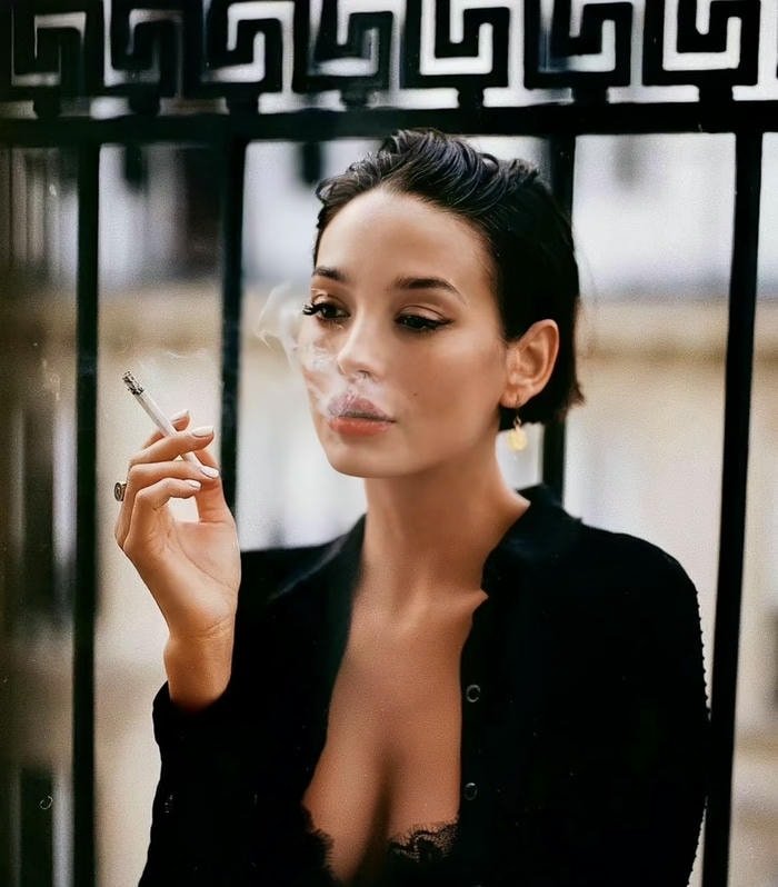 soft haze in smoking girl dp