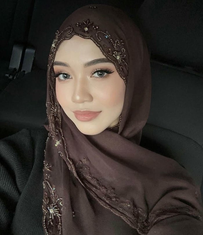 soft muslim girl dp portrait style