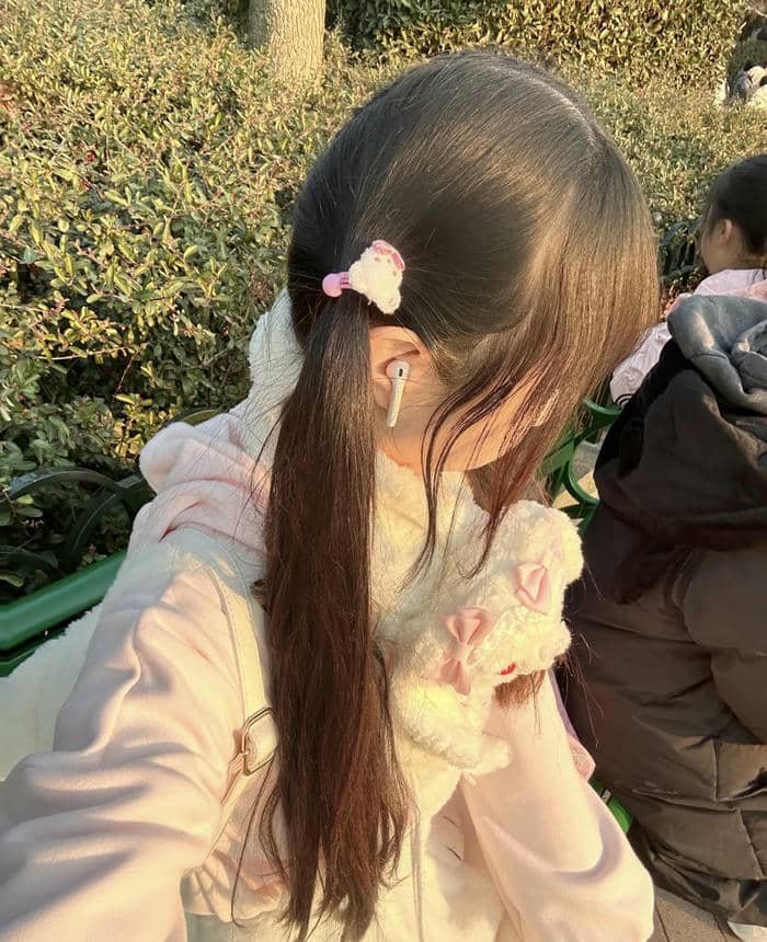 soft warmth of teddy bear girl dp