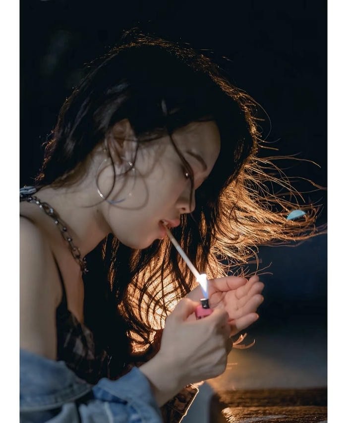 street-style emotion in smoking girl dp