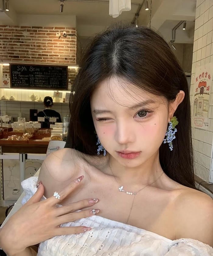 stylish accessory girl dp