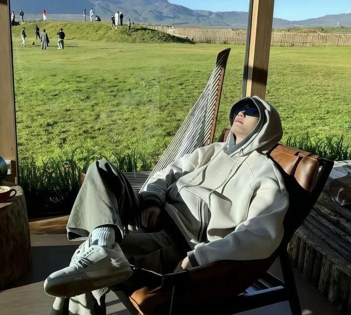 stylish boy dp aesthetic vibe