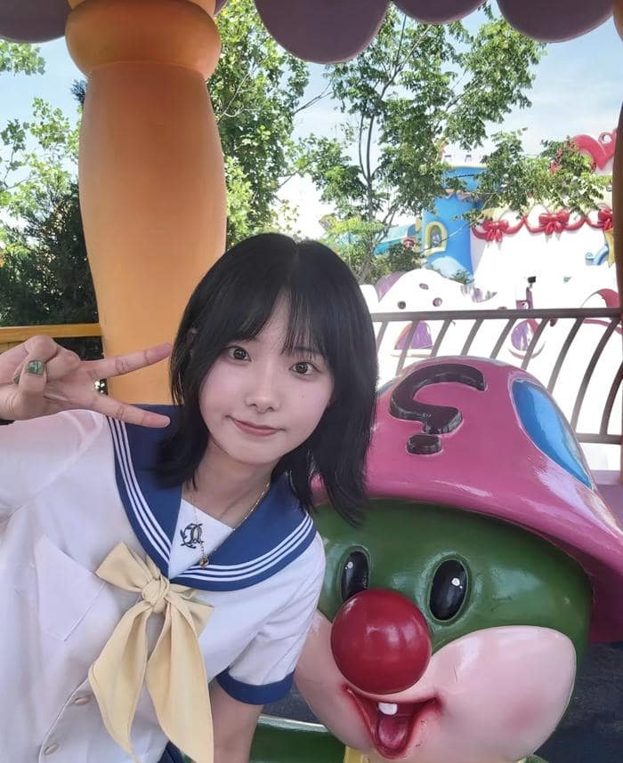 stylish charm in smart girl dp