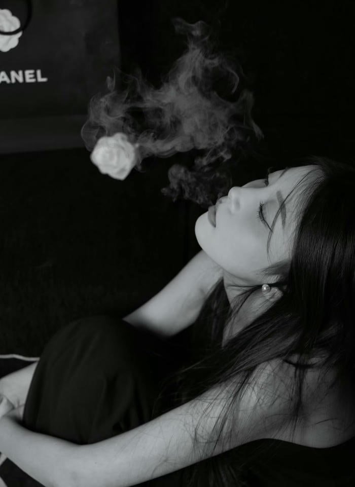 stylish dark girl dp