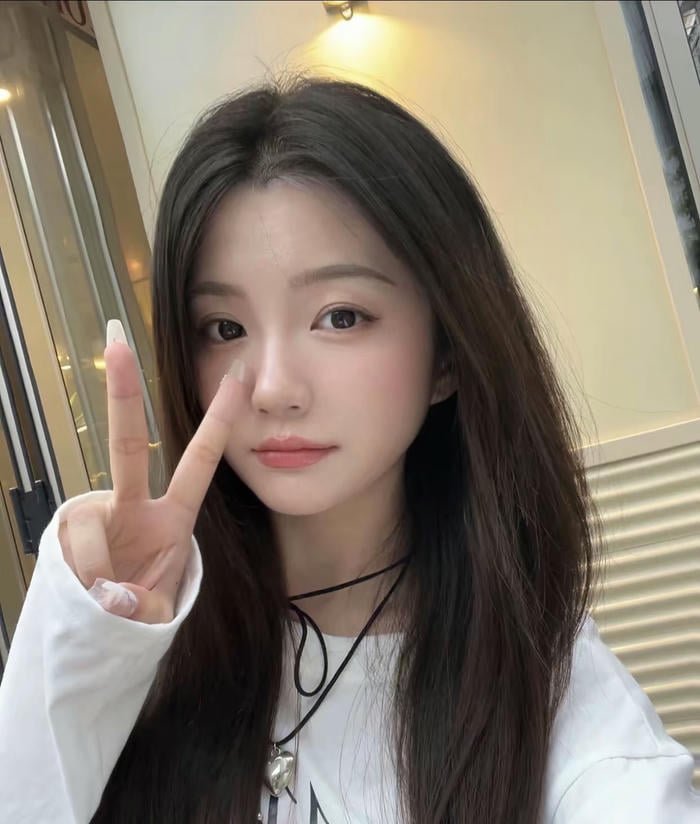 stylish female profile pic