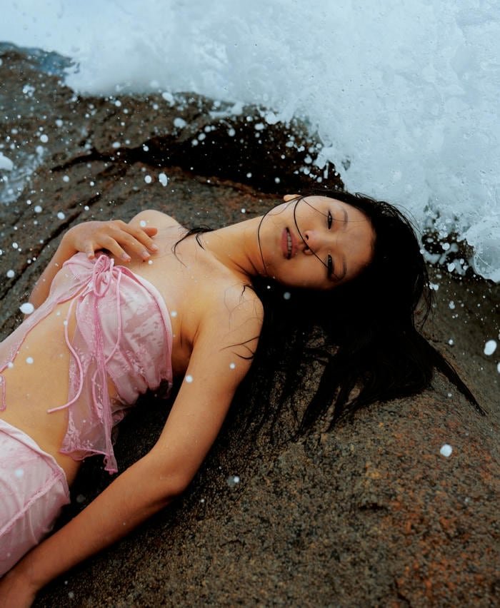 stylish naughty girl dp attitude vibe