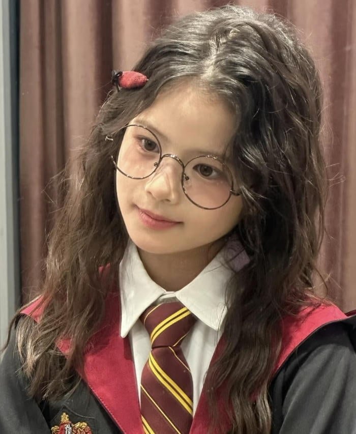 stylish neat portrait in smart girl dp