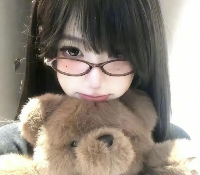 sweet smile with teddy bear girl dp