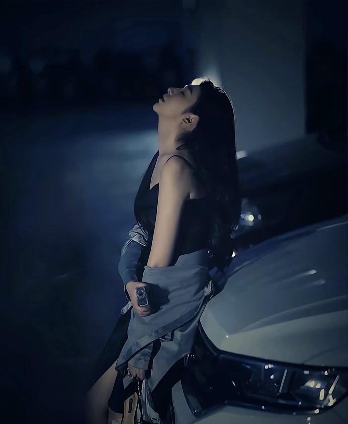 tearful gaze in girls sad dp