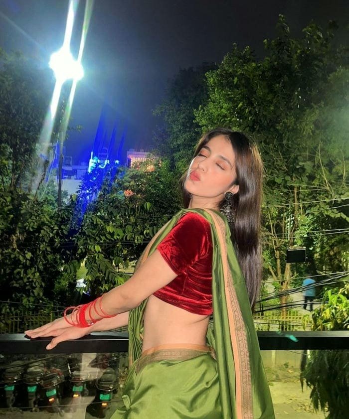 timeless marathi girls dp elegant beauty